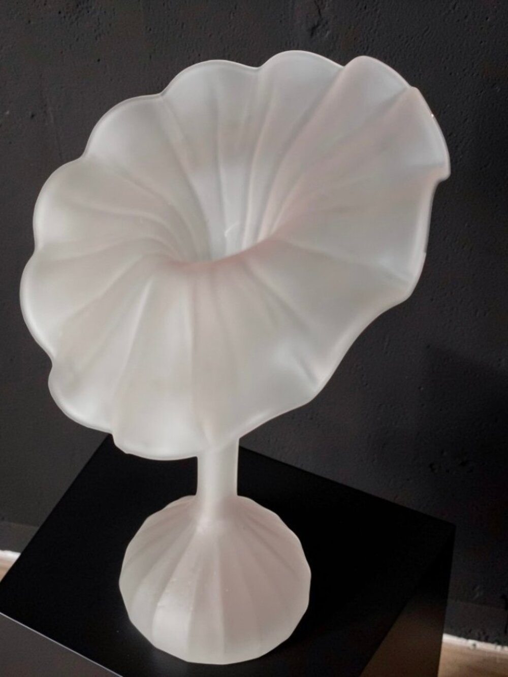Leonardo Handarbeit Pink Frosted Jack In The Pulpit Glass Vase 10” Tall